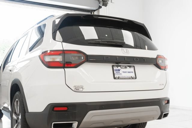 Used 2025 Honda Pilot Elite image 32