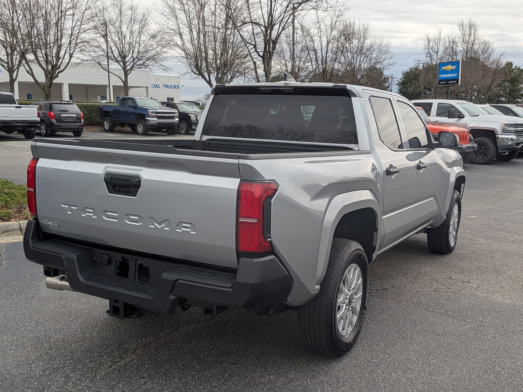 Used 2025 Toyota Tacoma SR image 9