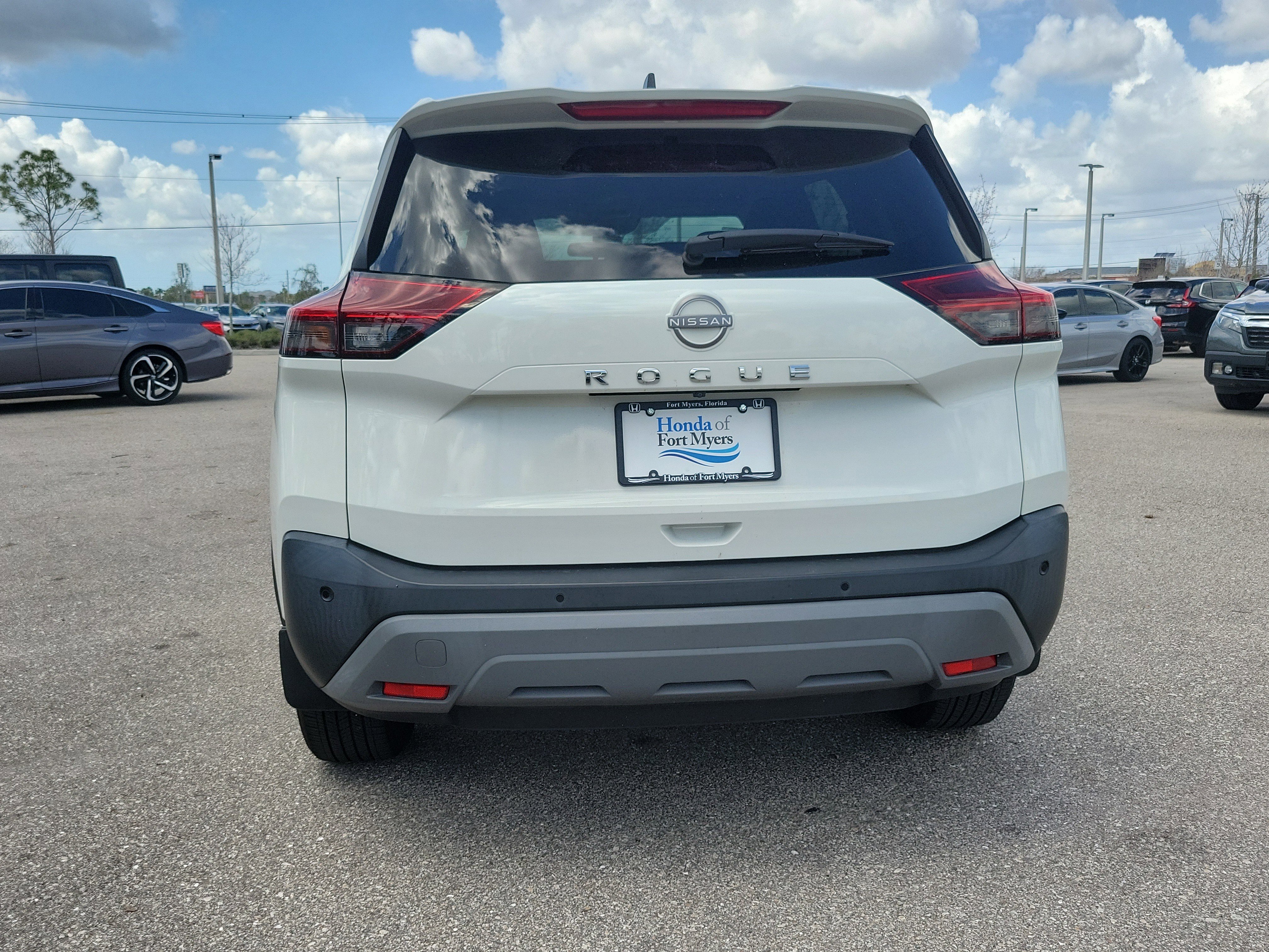 Used 2022 Nissan Rogue S image 5