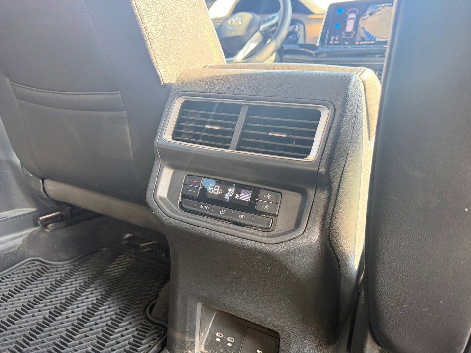 Used 2024 Volkswagen Atlas SE image 33