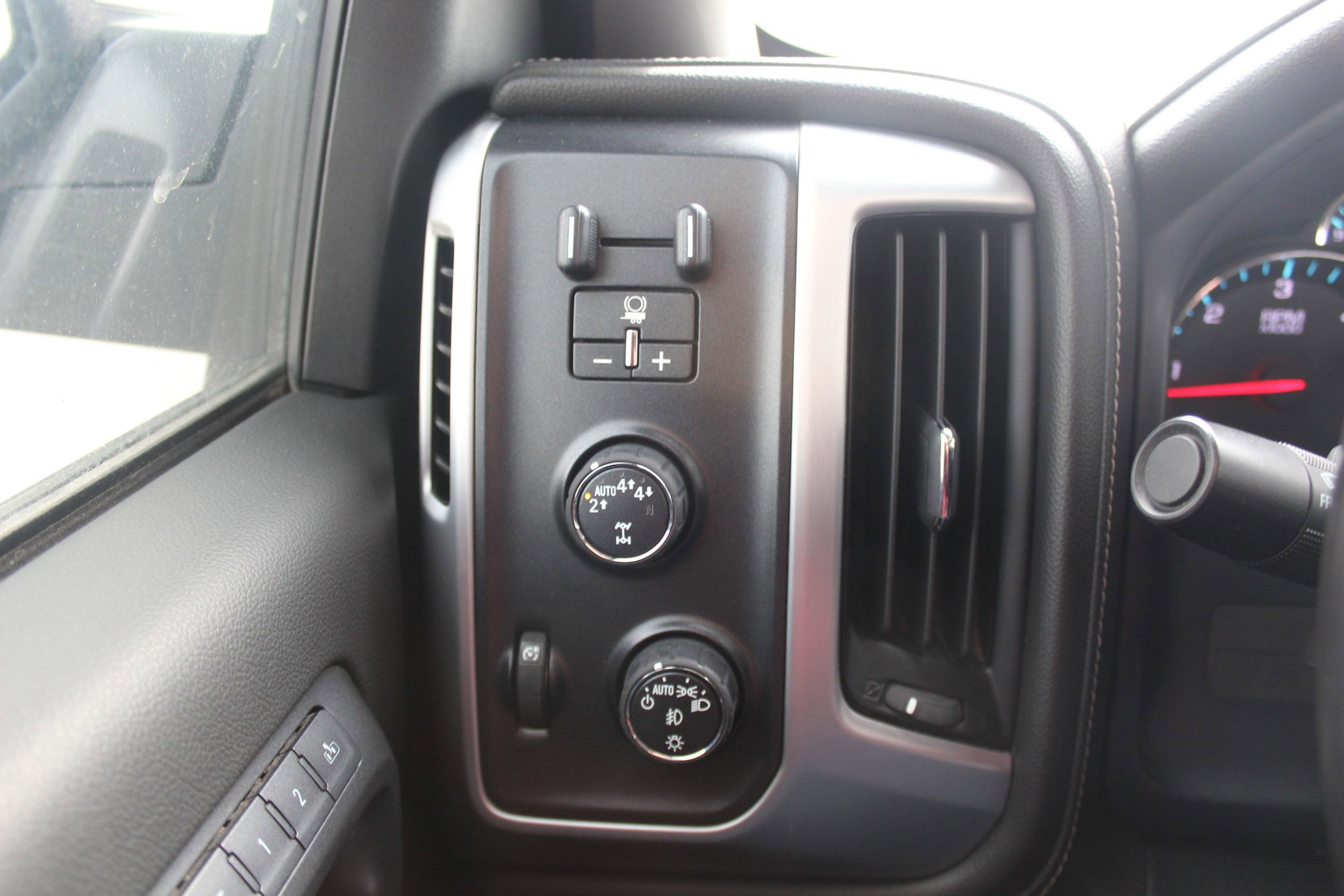 Used 2018 GMC Sierra 1500 SLT w/ SLT Premium Package AWD/4WD image 11