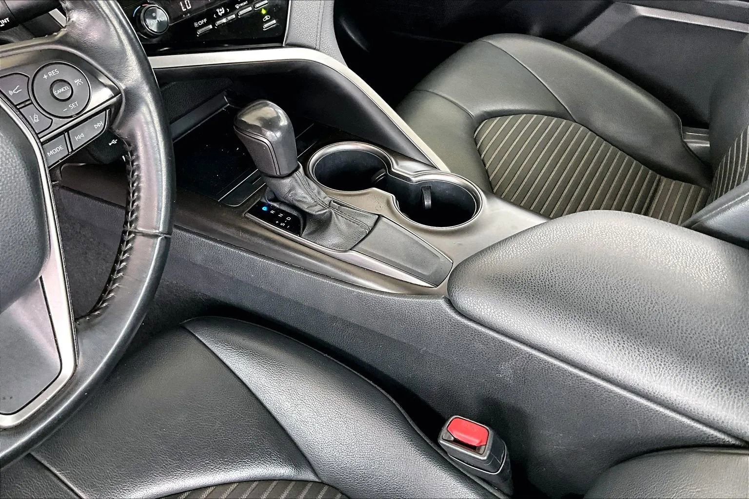 Used 2021 Toyota Camry SE FWD image 15