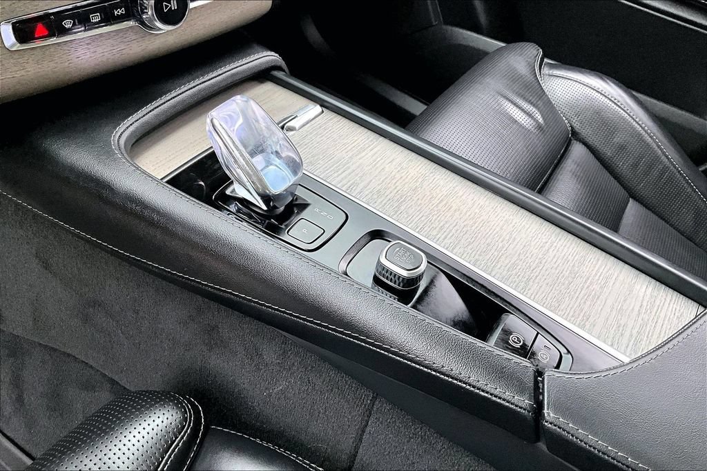 Certified 2024 Volvo XC90 T8 Ultimate w/ Protection Package Premier AWD/4WD image 17