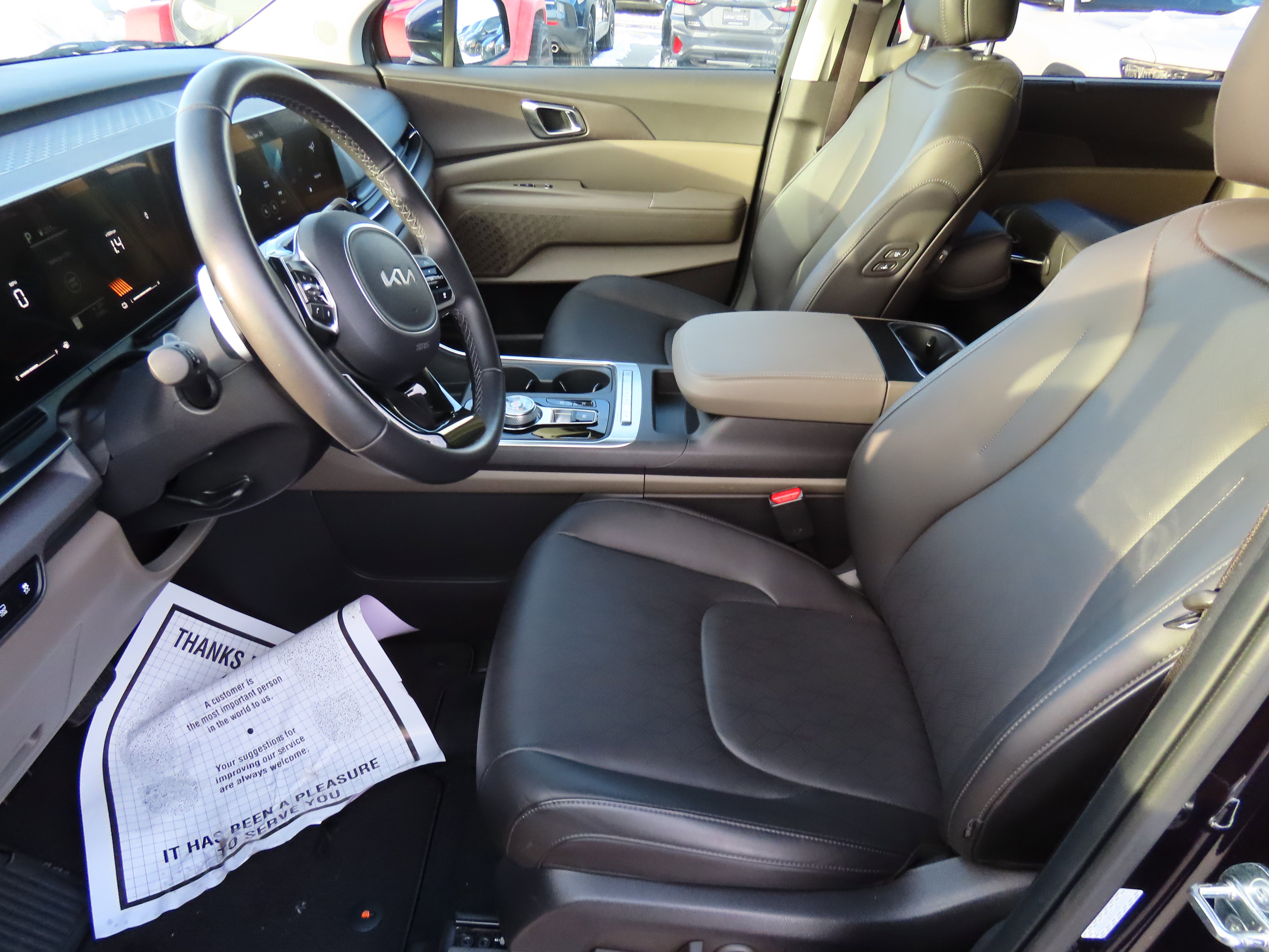 Used 2025 Kia Carnival EX image 36