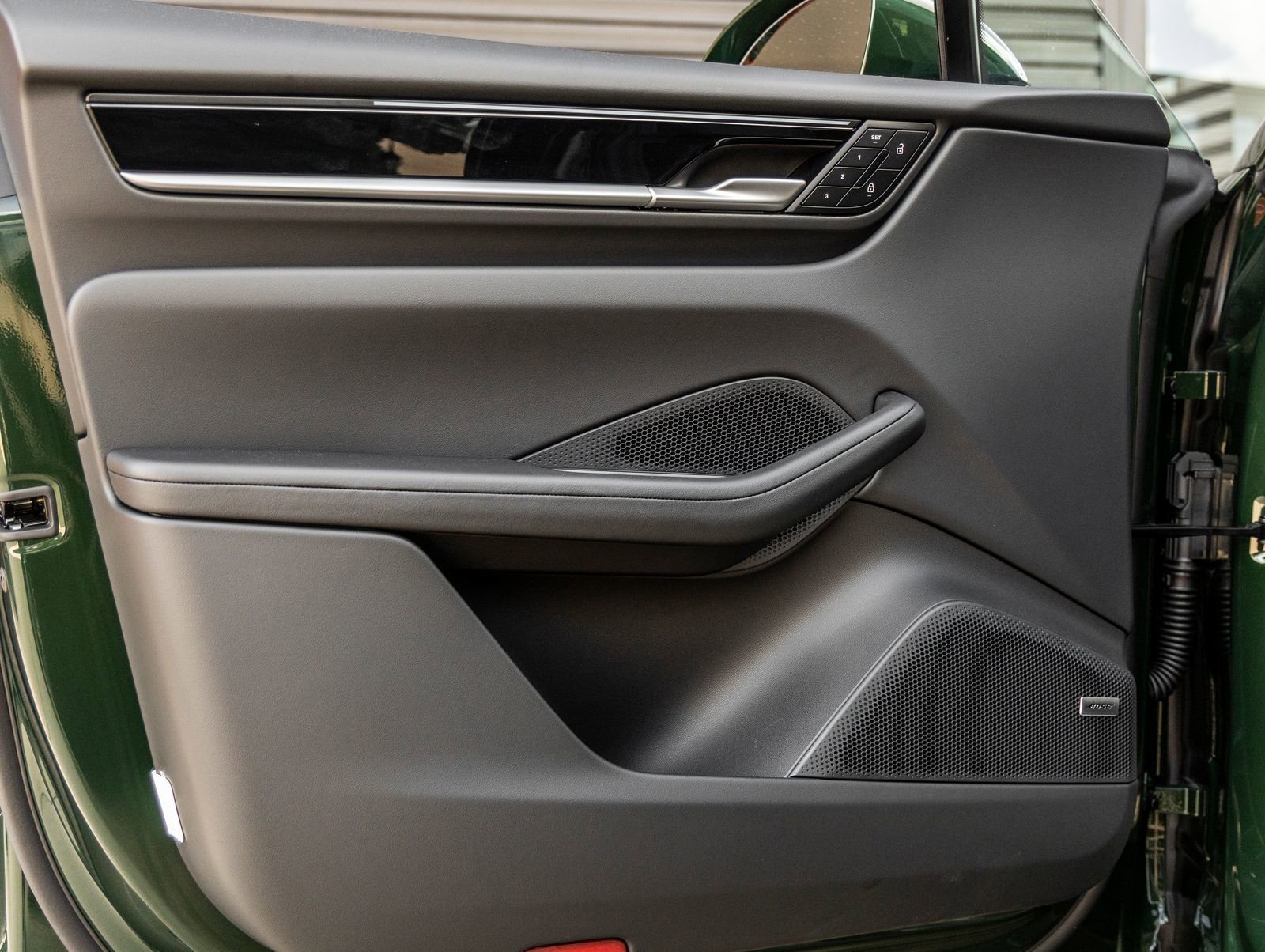 Certified 2025 Porsche Macan 4 Electric image 18