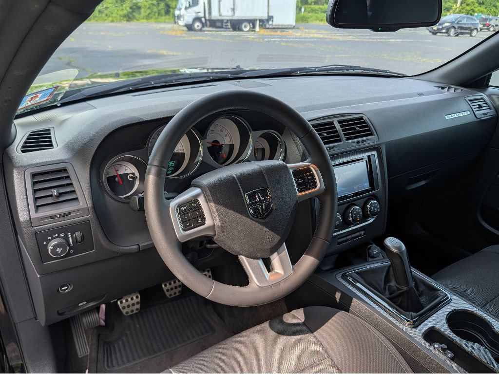 Used 2014 Dodge Challenger R/T RWD image 17