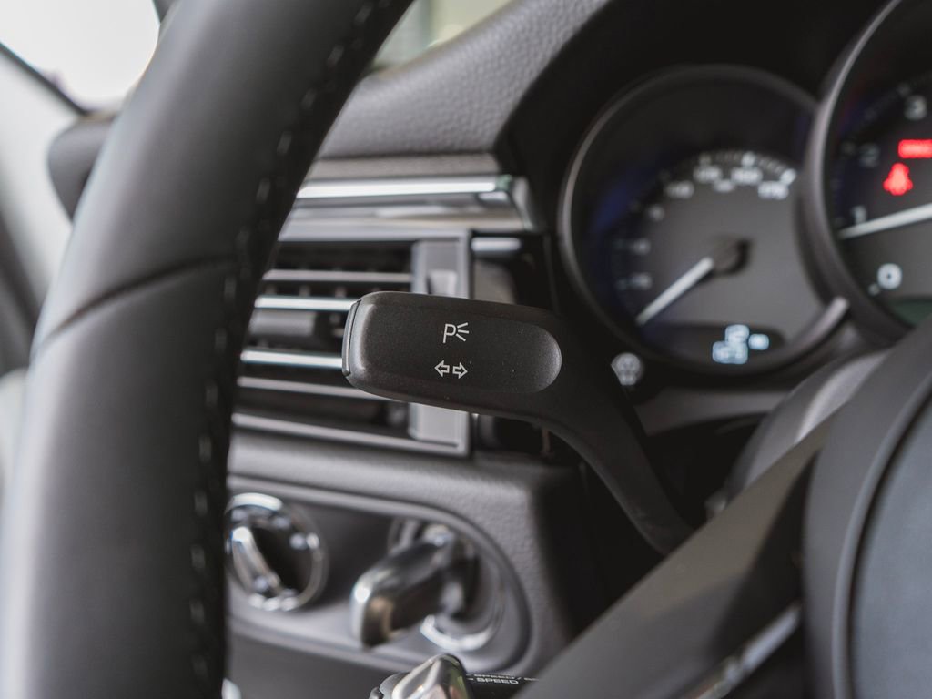 New 2025 Porsche Macan image 18