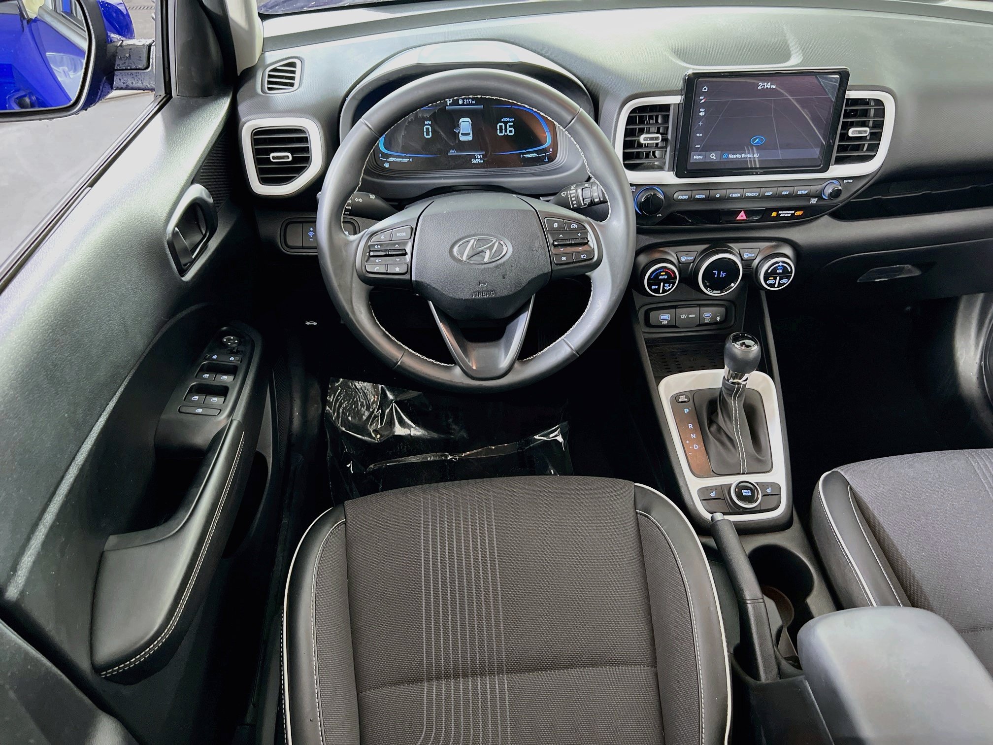 Used 2023 Hyundai Venue Limited w/ Cargo Package FWD image 21