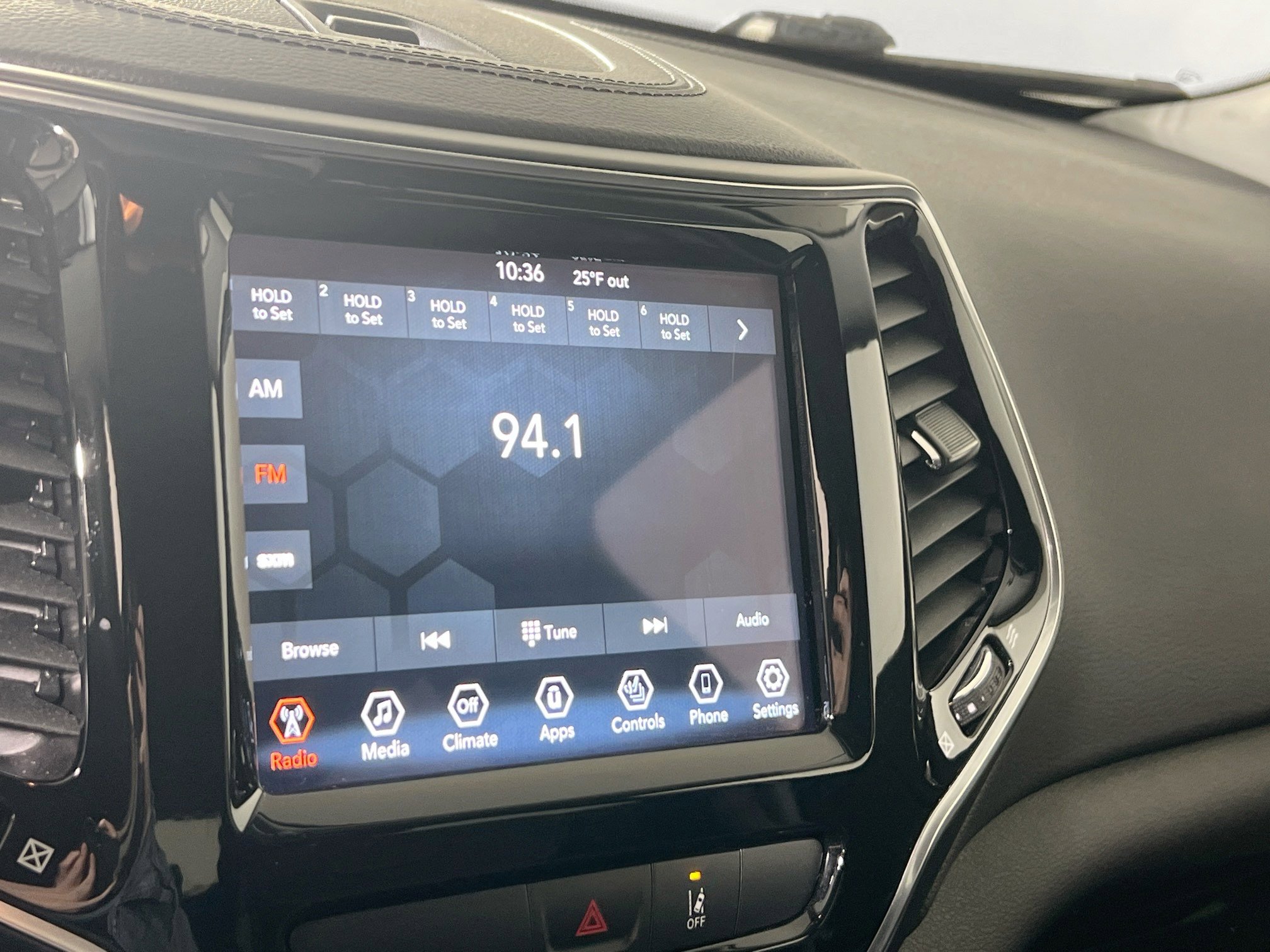Used 2022 Jeep Cherokee Limited AWD/4WD image 14