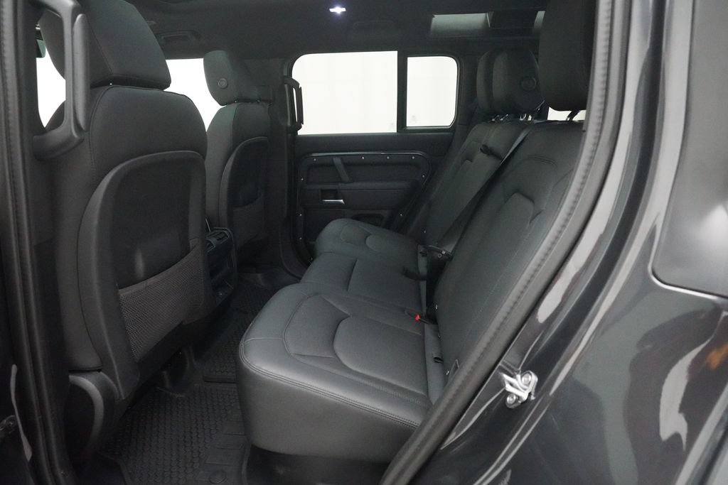 Used 2025 Land Rover Defender 110 X-Dynamic SE AWD/4WD image 15
