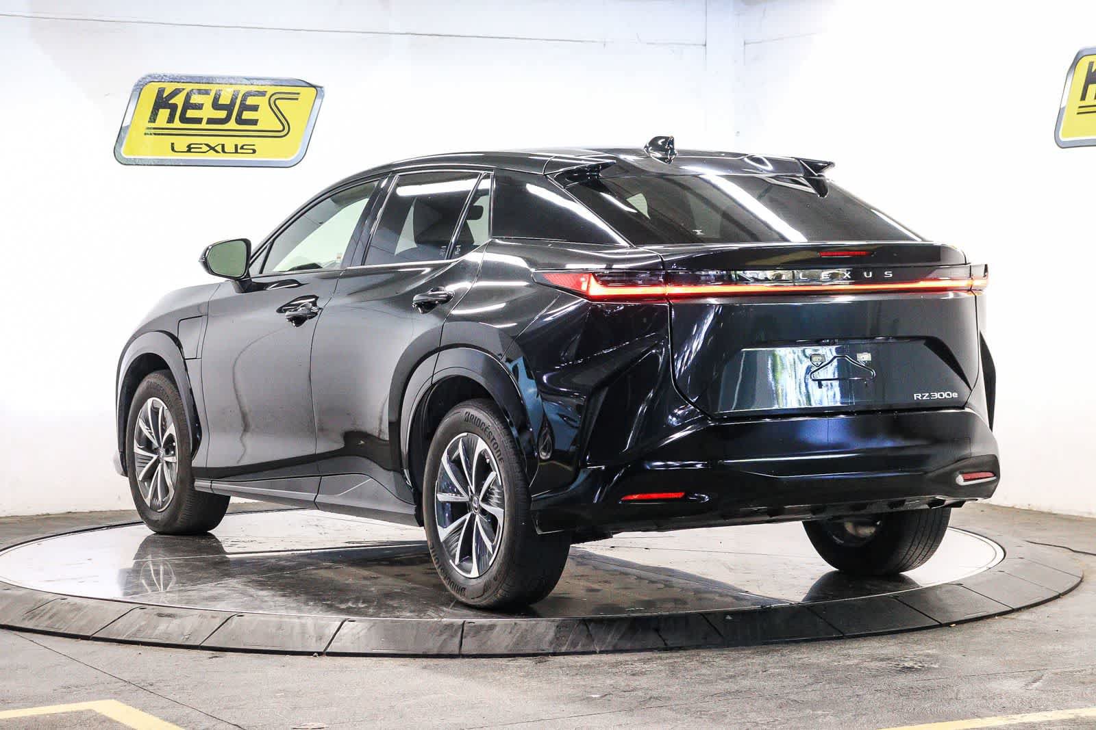 Used 2024 Lexus RZ 300e Premium FWD image 2