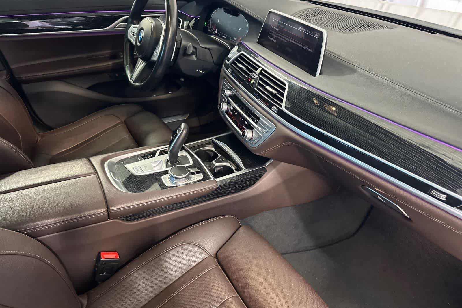 Used 2022 BMW 740i w/ M Sport Package RWD image 17