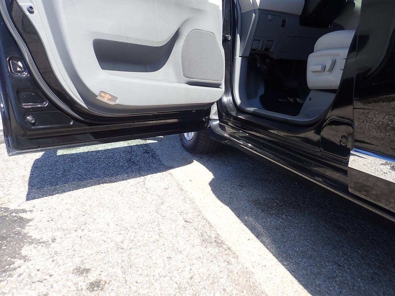 Used 2013 Toyota Sienna XLE FWD image 11