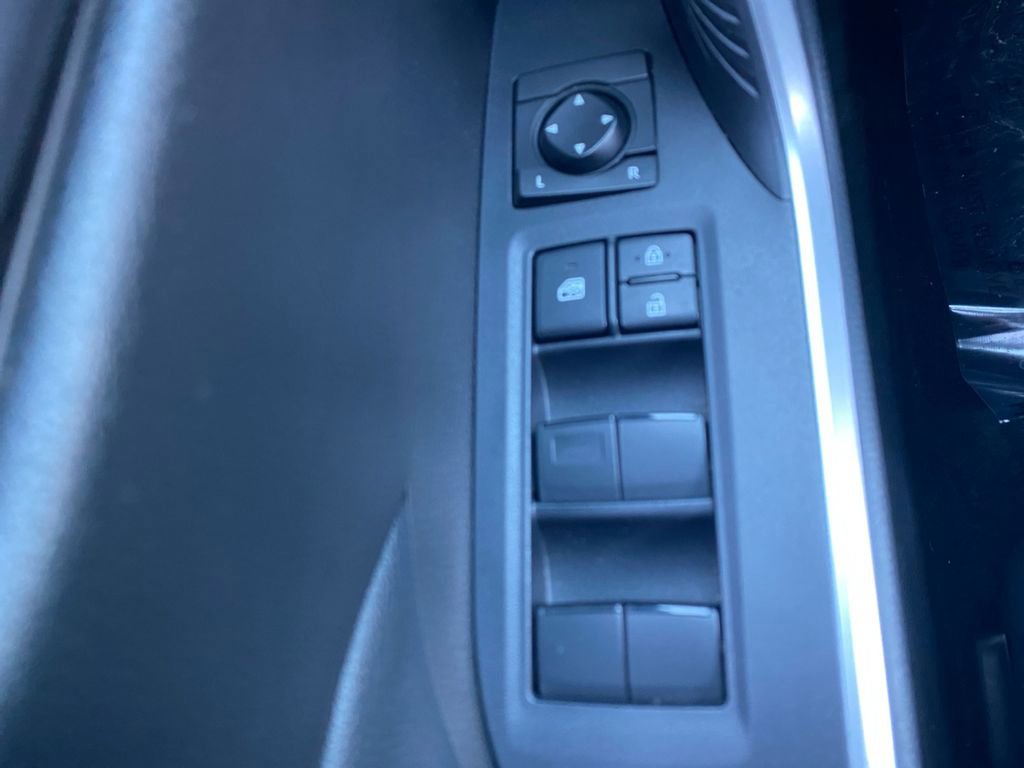 Used 2021 Toyota RAV4 SE w/ Weather & Moonroof Package image 17