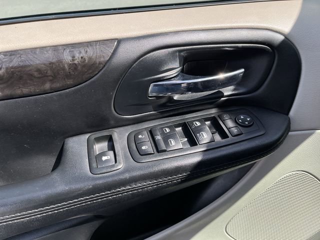 Used 2014 Dodge Grand Caravan SXT FWD image 17