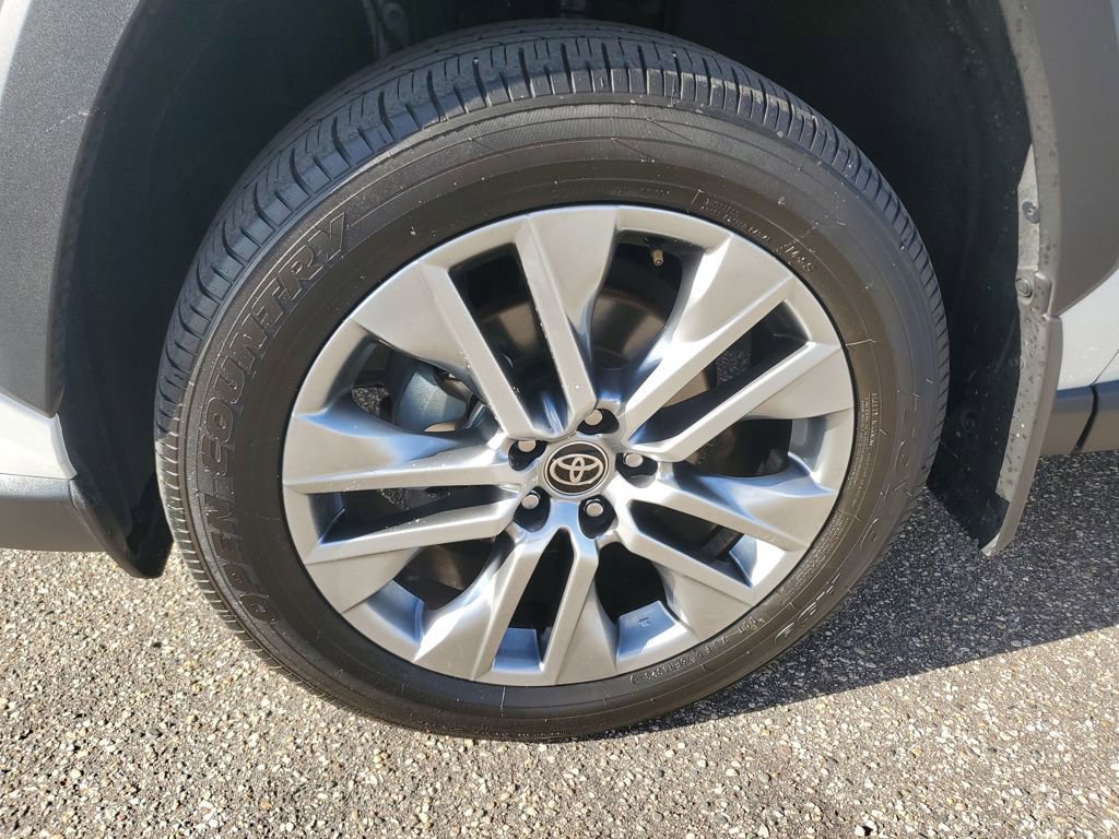 Used 2024 Toyota RAV4 XLE Premium image 32
