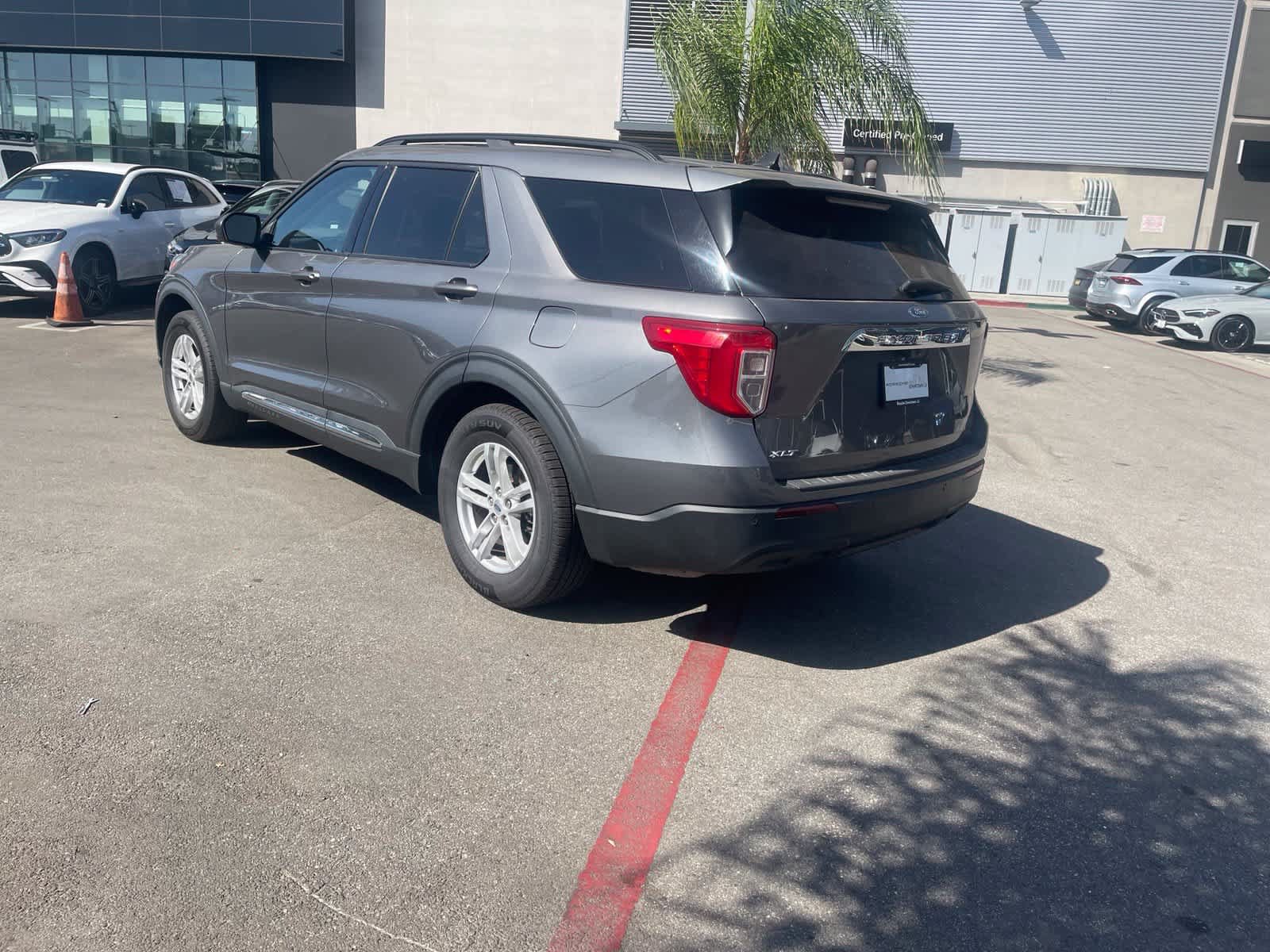 Used 2023 Ford Explorer XLT RWD image 2