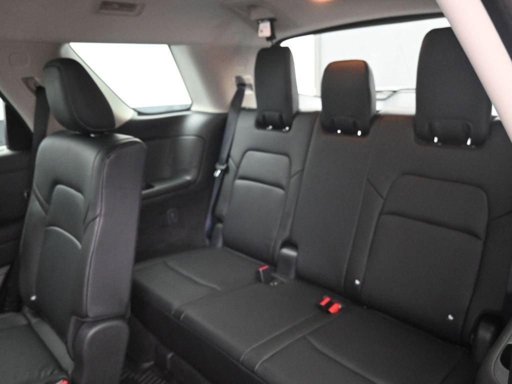 Used 2025 Nissan Pathfinder SL w/ Black Appearance Package AWD/4WD image 27
