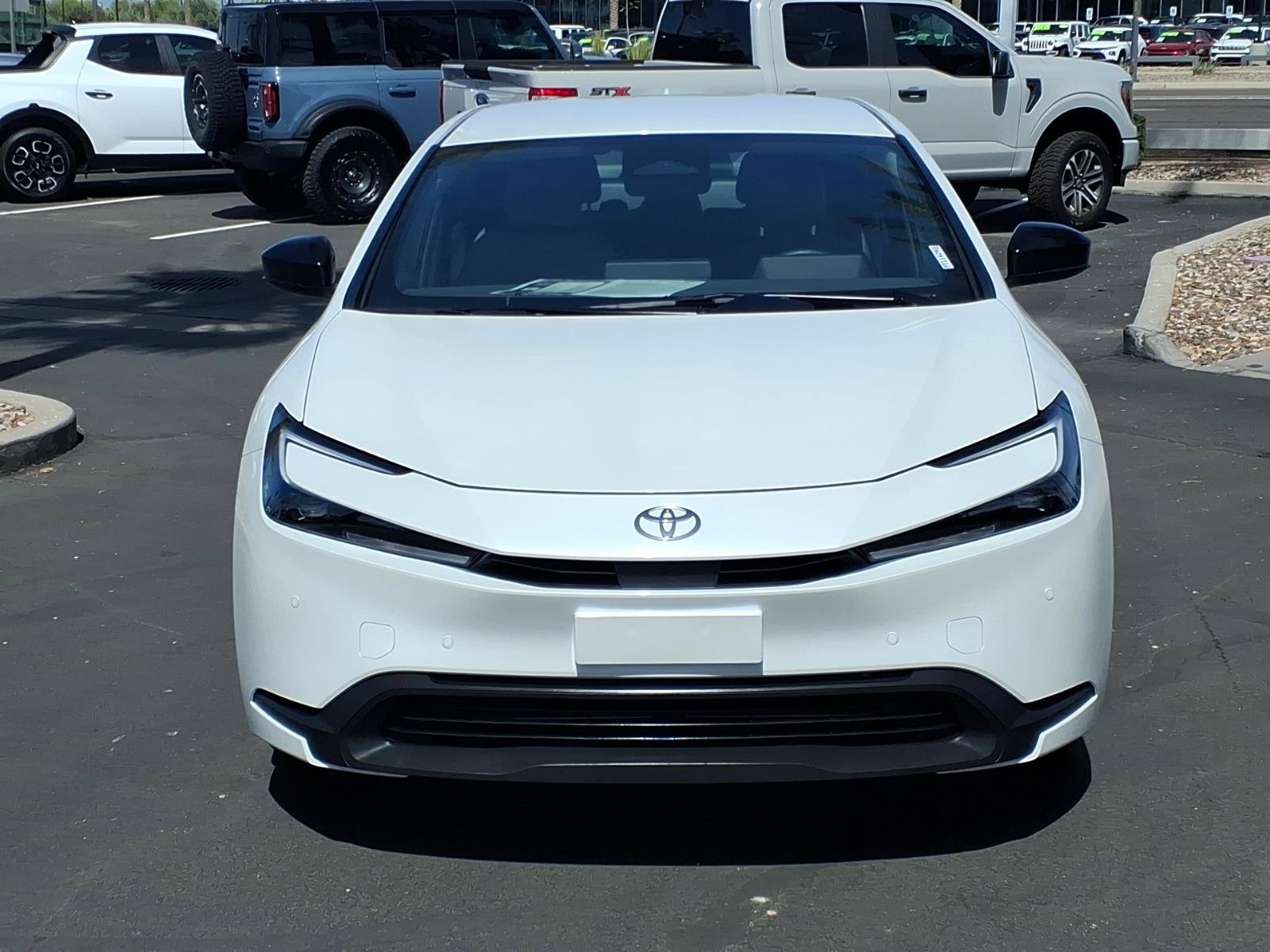 Used 2025 Toyota Prius LE FWD image 2