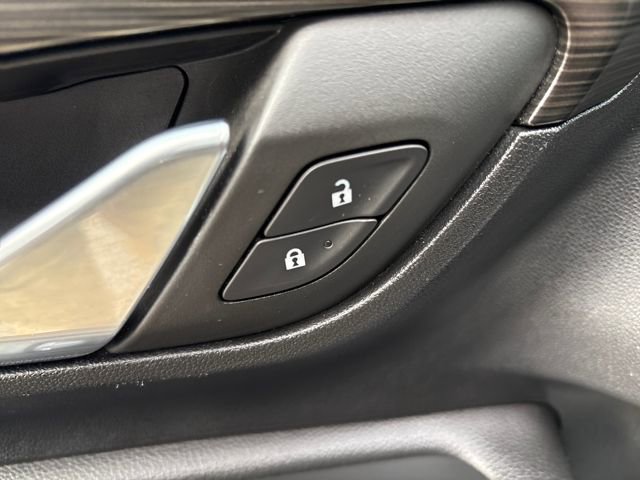 Used 2023 GMC Terrain SLE w/ Driver Convenience Package image 13