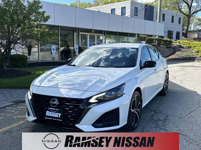 Certified 2025 Nissan Altima 2.5 SR FWD image 1