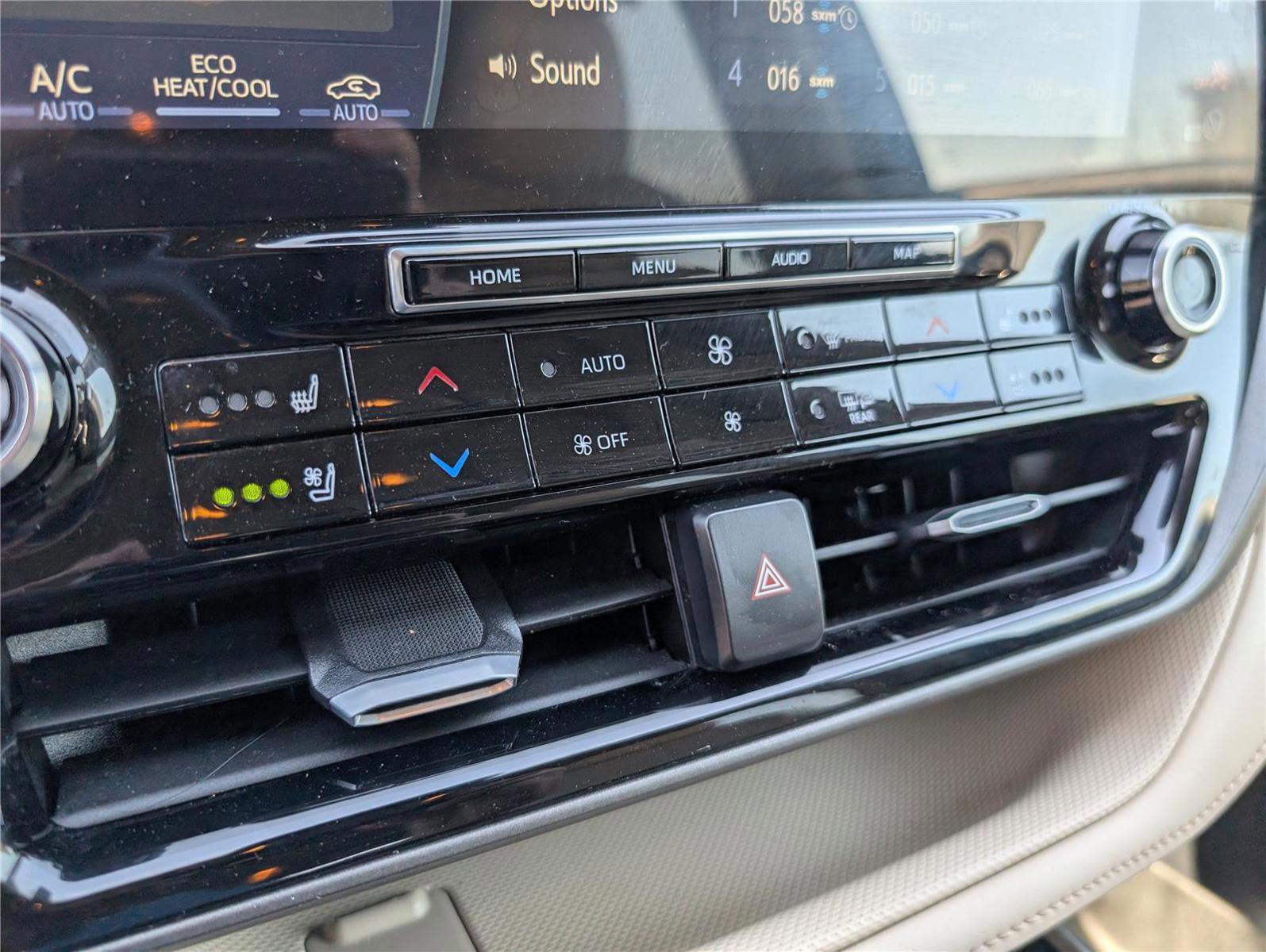 Used 2021 Toyota Highlander Limited image 19