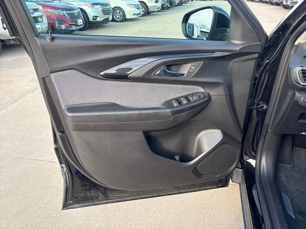 Used 2023 Chevrolet TrailBlazer LT w/ Convenience Package image 16