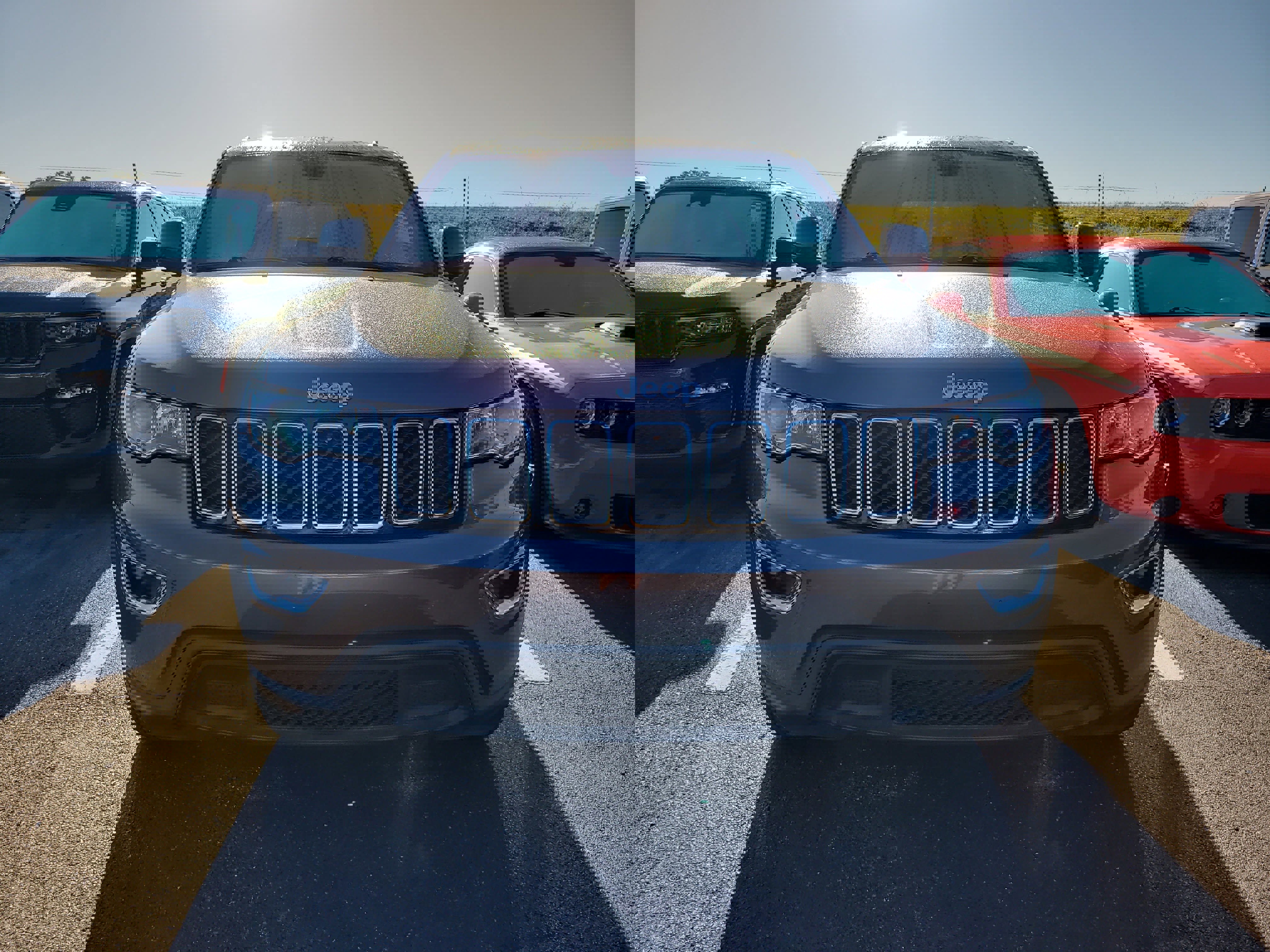 Used 2017 Jeep Grand Cherokee Laredo w/ Quick Order Package 2BE image 2