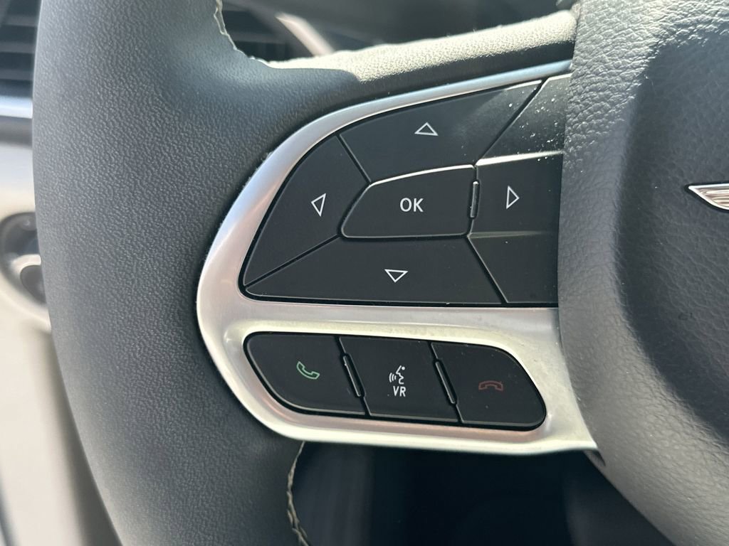 Used 2023 Chrysler Pacifica Touring-L FWD image 24