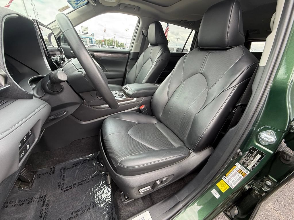Used 2024 Toyota Highlander Limited AWD/4WD image 15