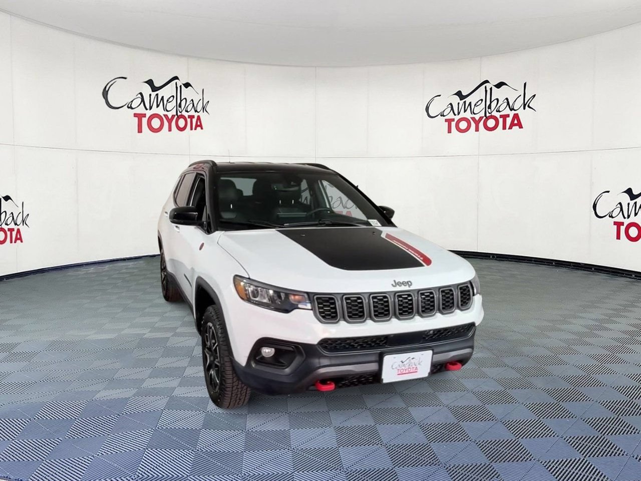 Used 2024 Jeep Compass Trailhawk AWD/4WD image 4