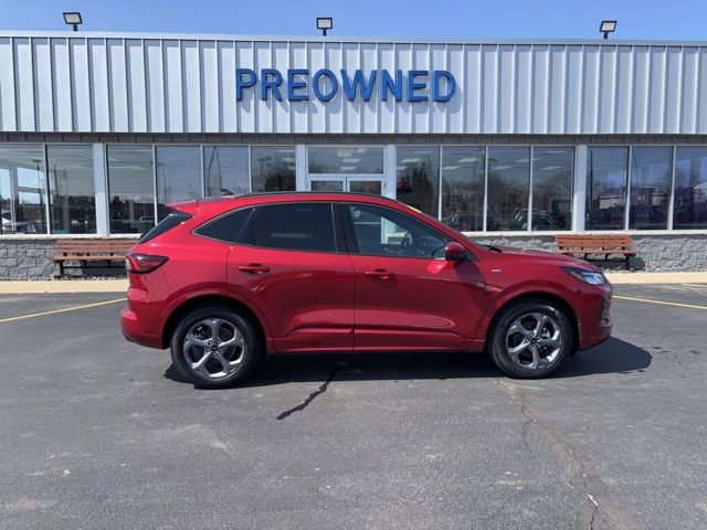 Certified 2023 Ford Escape ST-Line Select AWD/4WD image 2