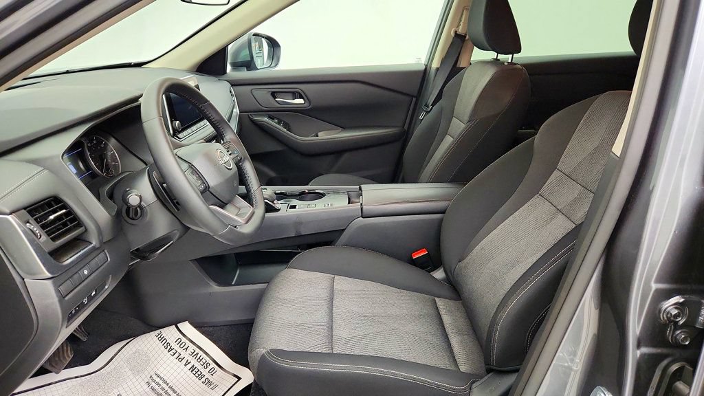 Used 2026 Nissan Rogue SV FWD image 19