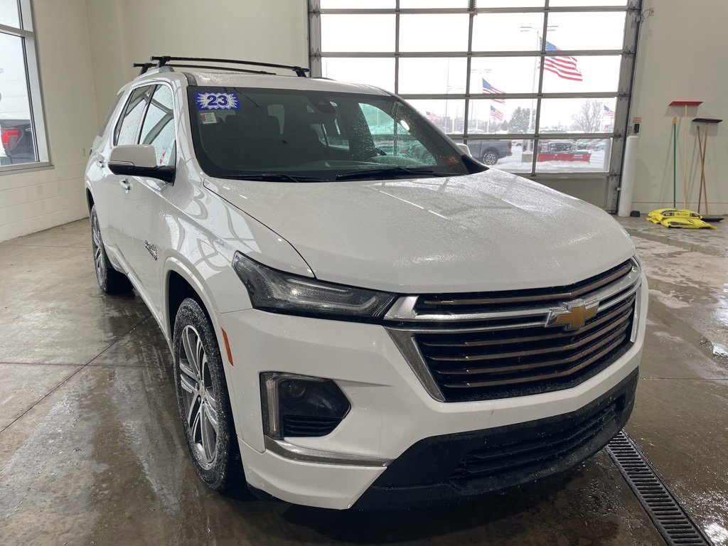 Used 2023 Chevrolet Traverse High Country image 3