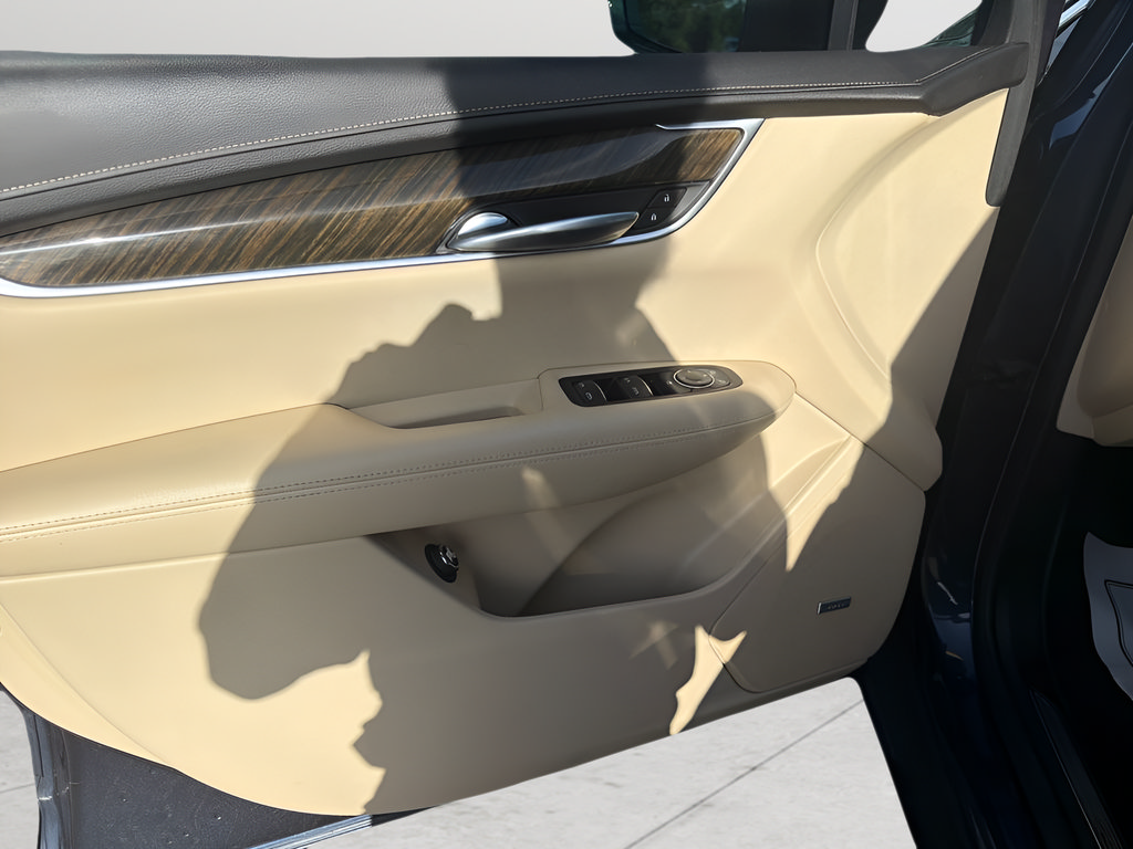 Used 2019 Cadillac XT5 FWD image 13