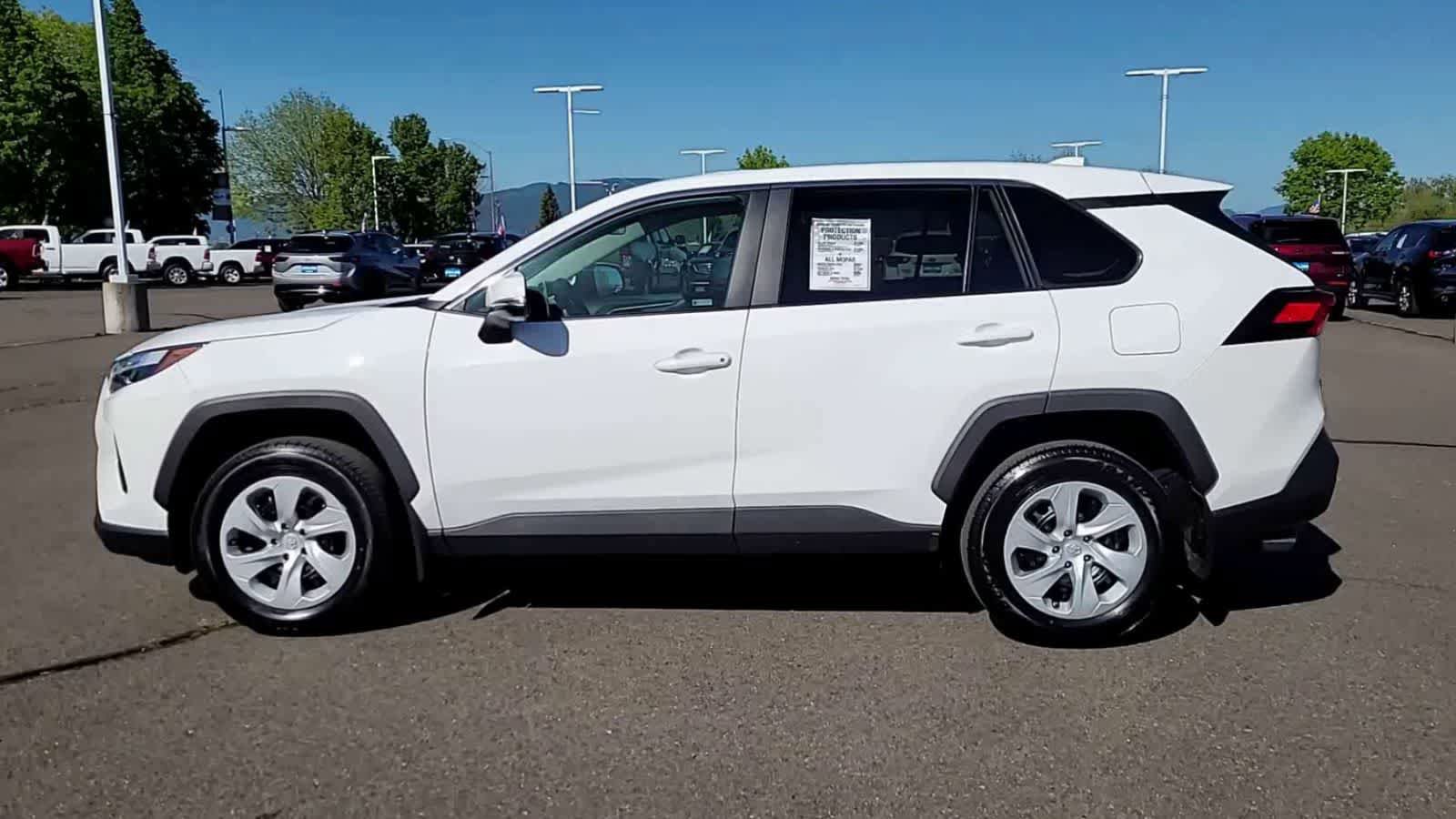 Used 2025 Toyota RAV4 LE AWD/4WD image 5