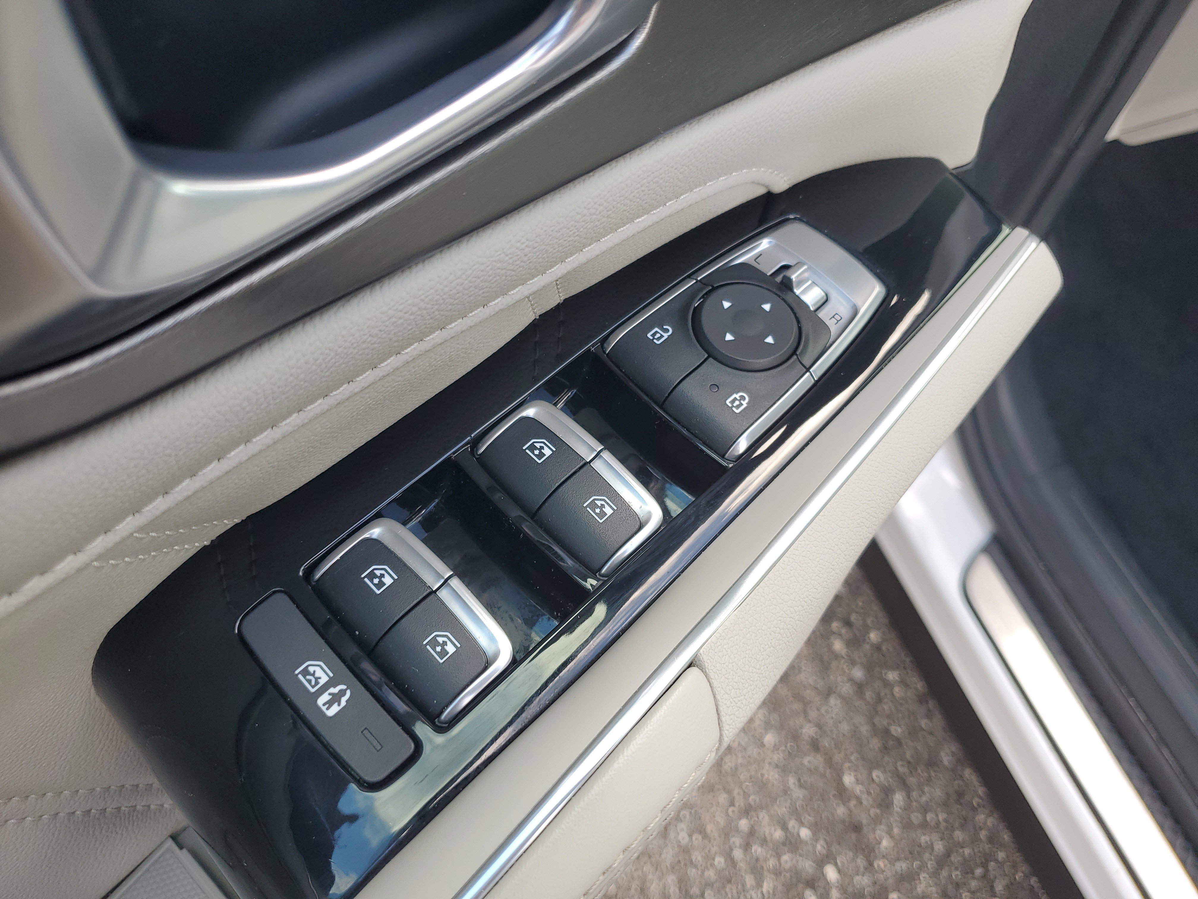Certified 2022 Kia Sorento SX image 22