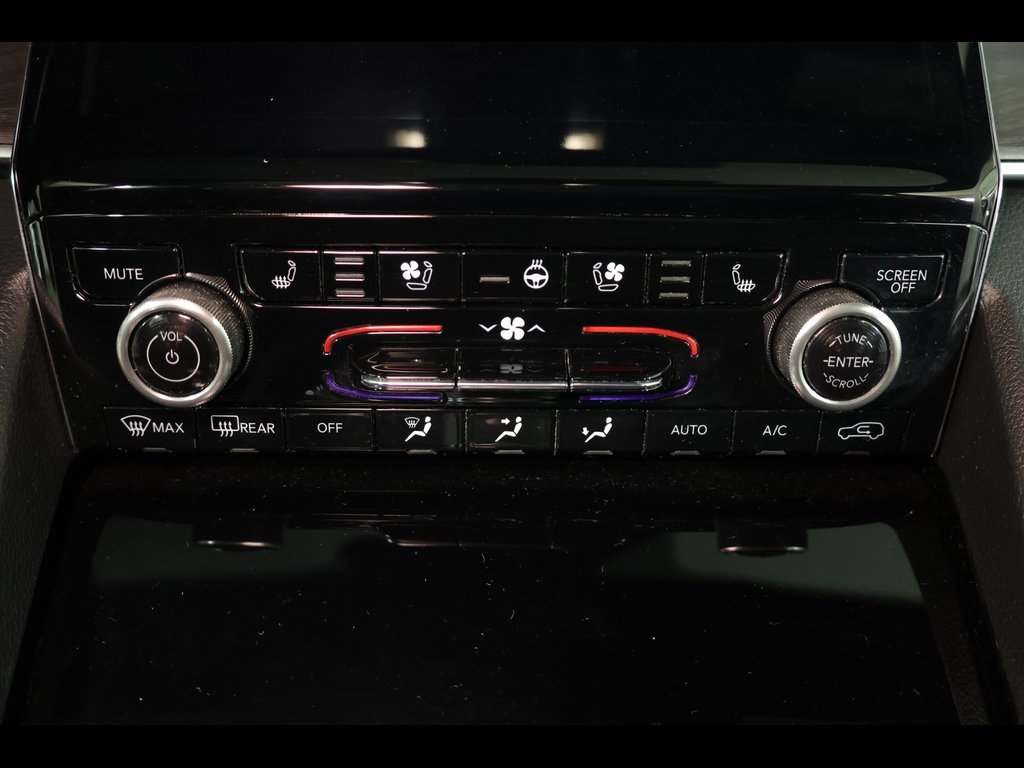 Used 2022 Jeep Grand Cherokee Overland w/ Luxury Tech Group IV image 28