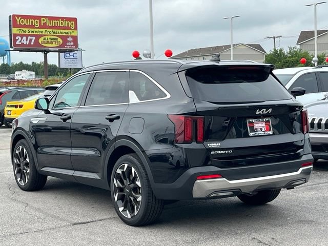 Certified 2025 Kia Sorento EX FWD image 9