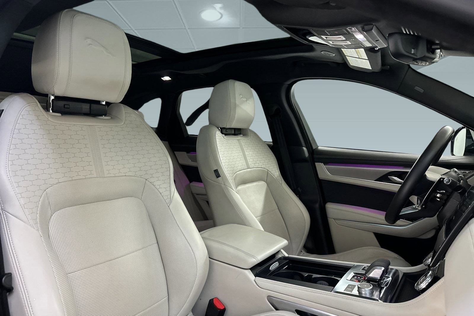 Used 2024 Jaguar F-PACE R-Dynamic S image 32