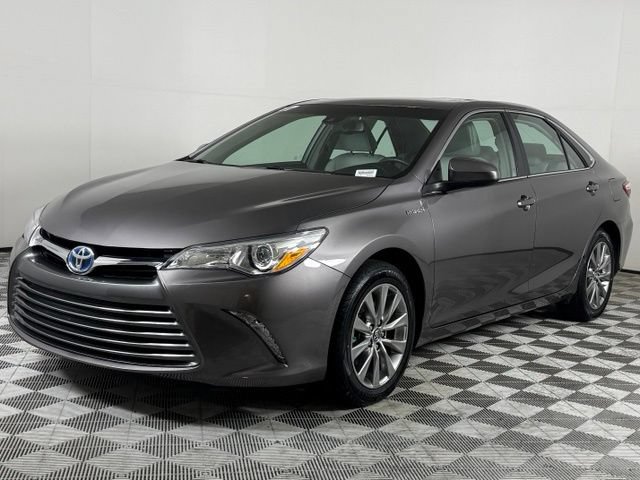 Used 2017 Toyota Camry XLE w/ Moonroof Package FWD image 2