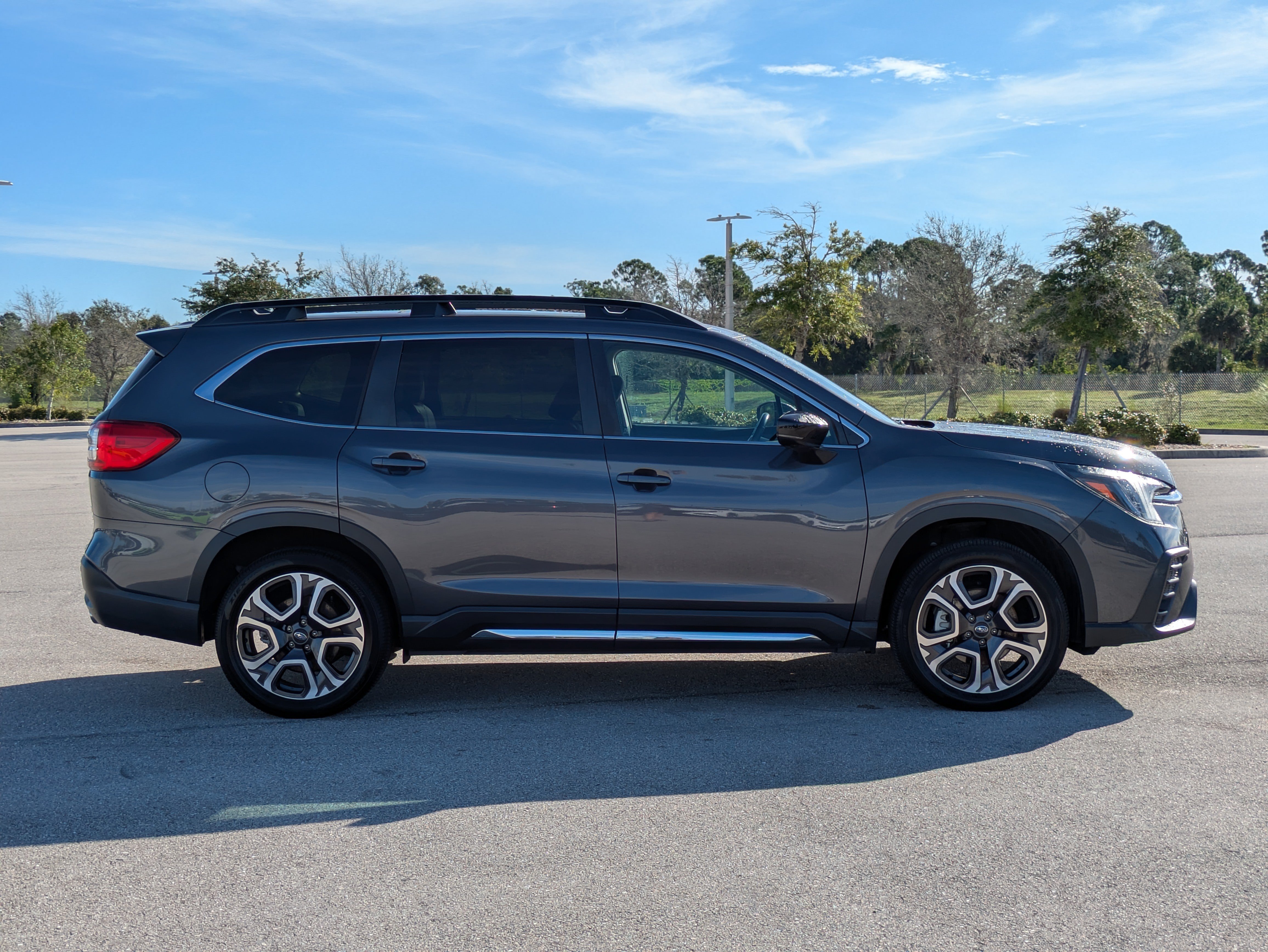 Used 2024 Subaru Ascent Limited w/ Technology Package AWD/4WD image 3