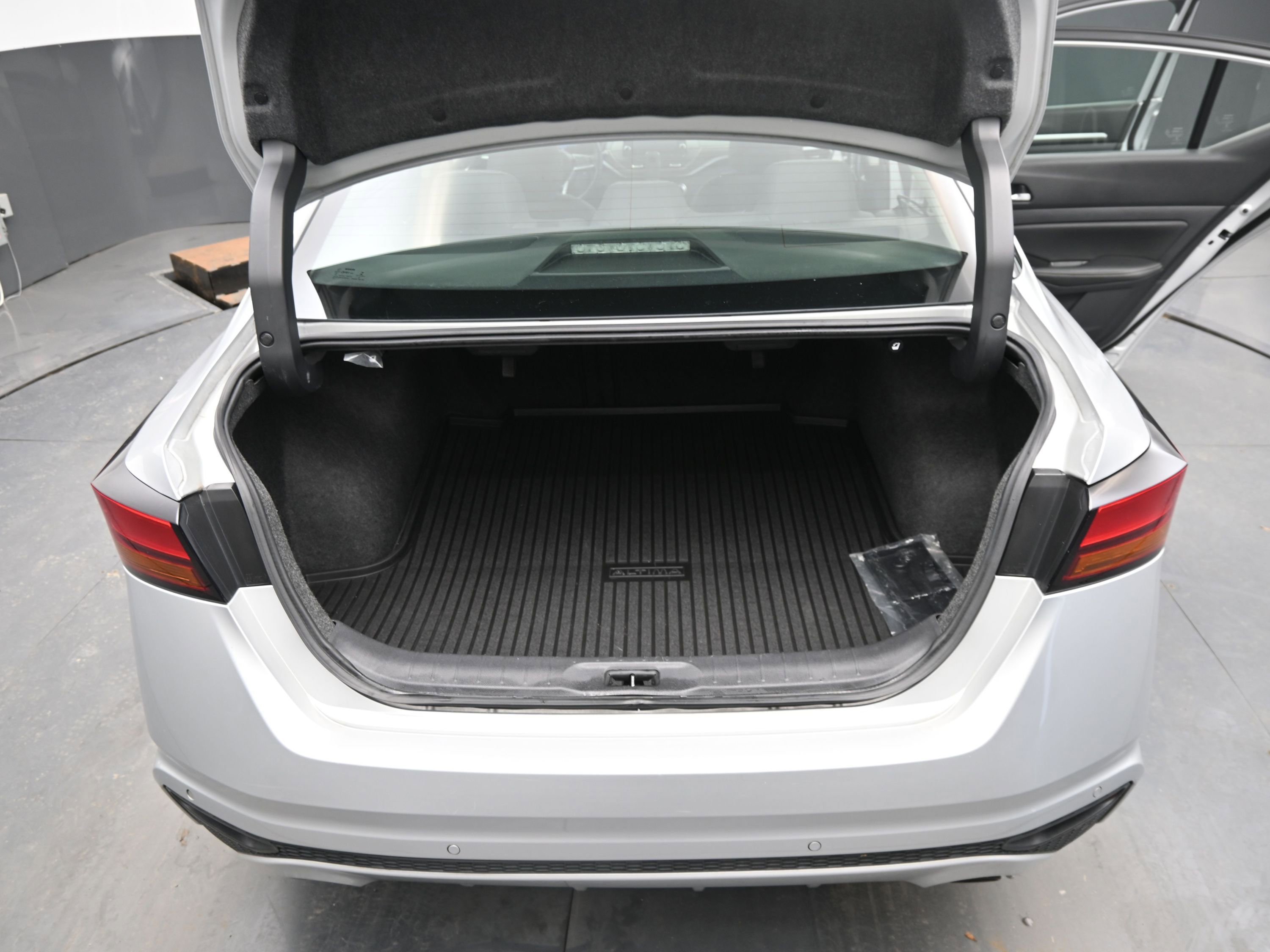 Used 2020 Nissan Altima 2.0 Platinum image 12