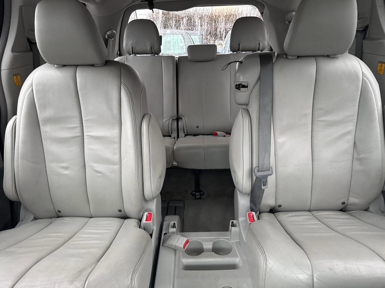 Used 2012 Toyota Sienna XLE image 18