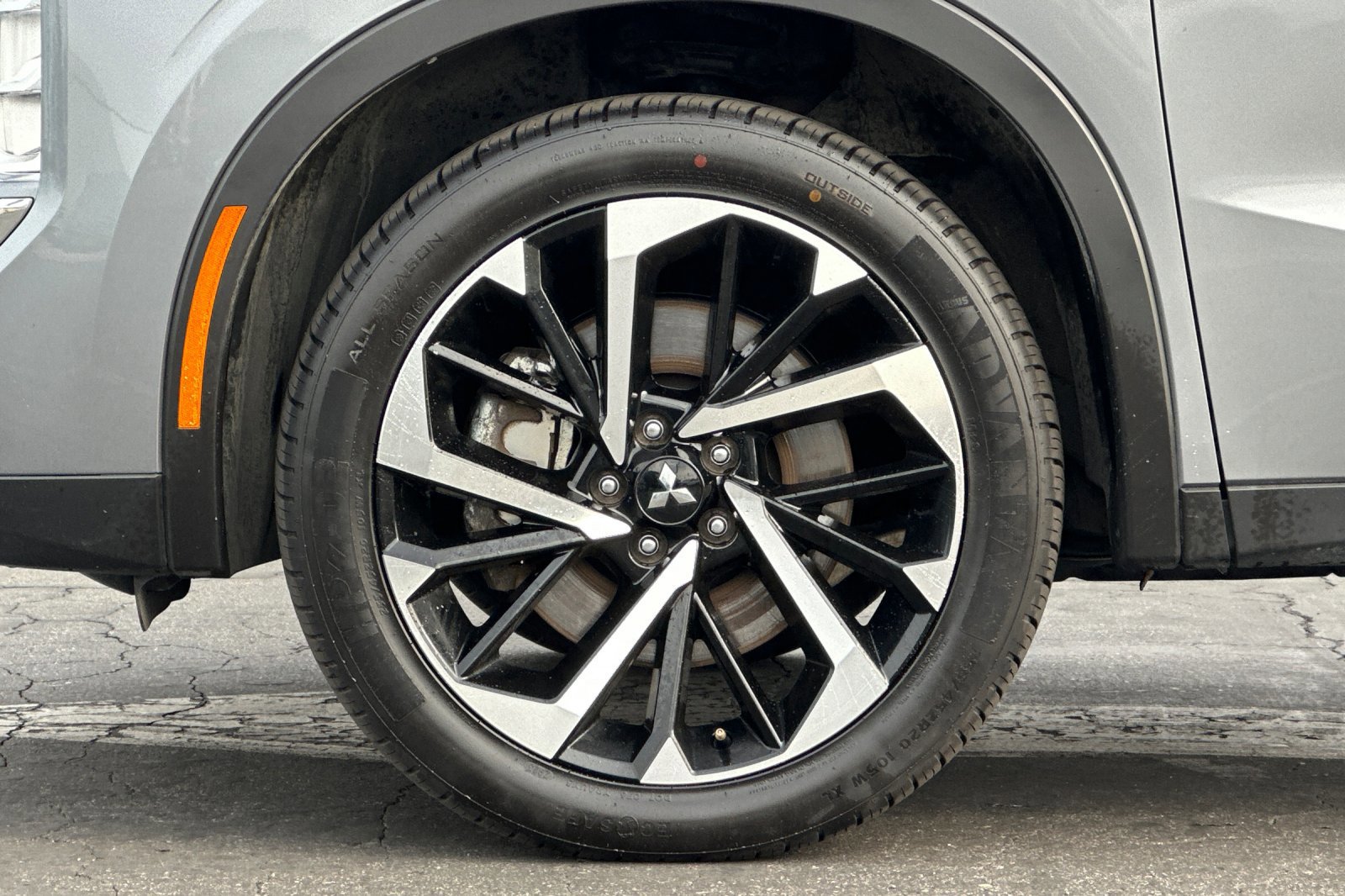 Used 2024 Mitsubishi Outlander SE image 27