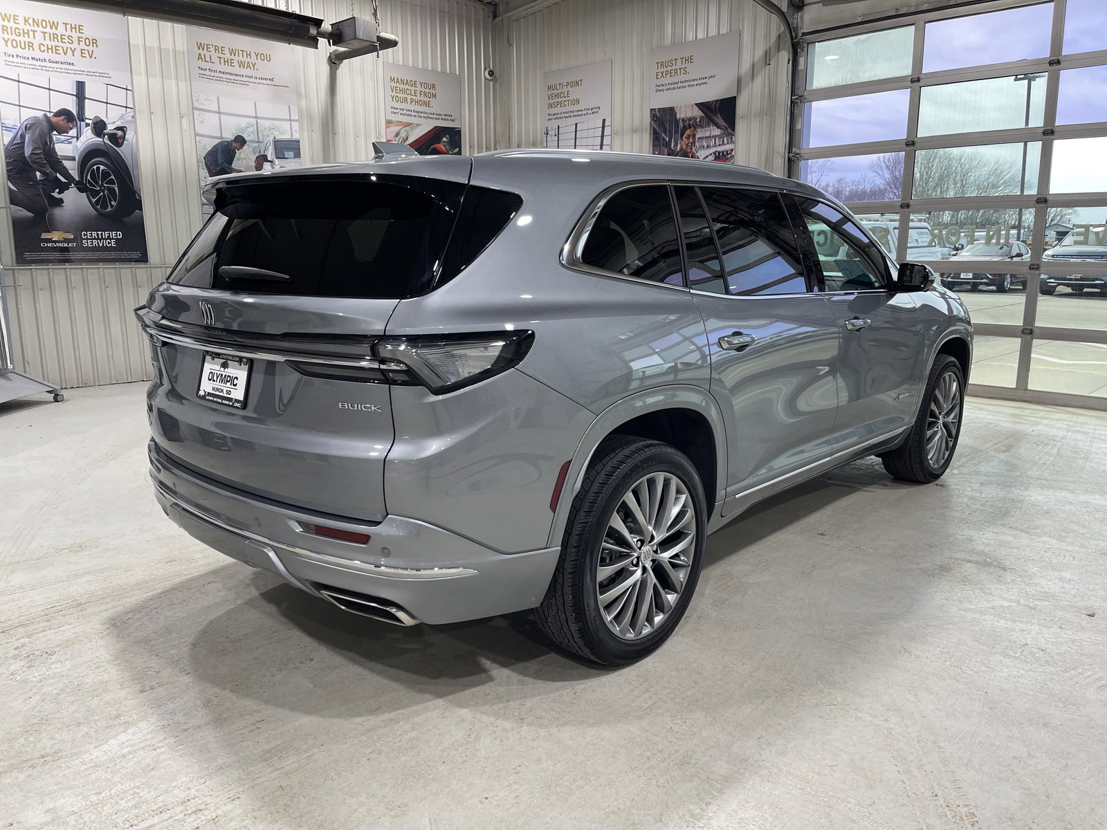 Used 2025 Buick Enclave Avenir w/ Trailering Package, 5000 lbs. AWD/4WD image 8
