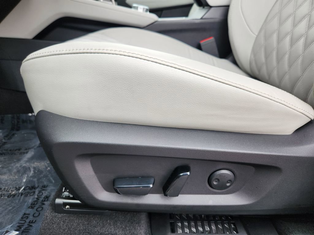 Used 2023 Mitsubishi Outlander 4WD Plug-In Hybrid image 13