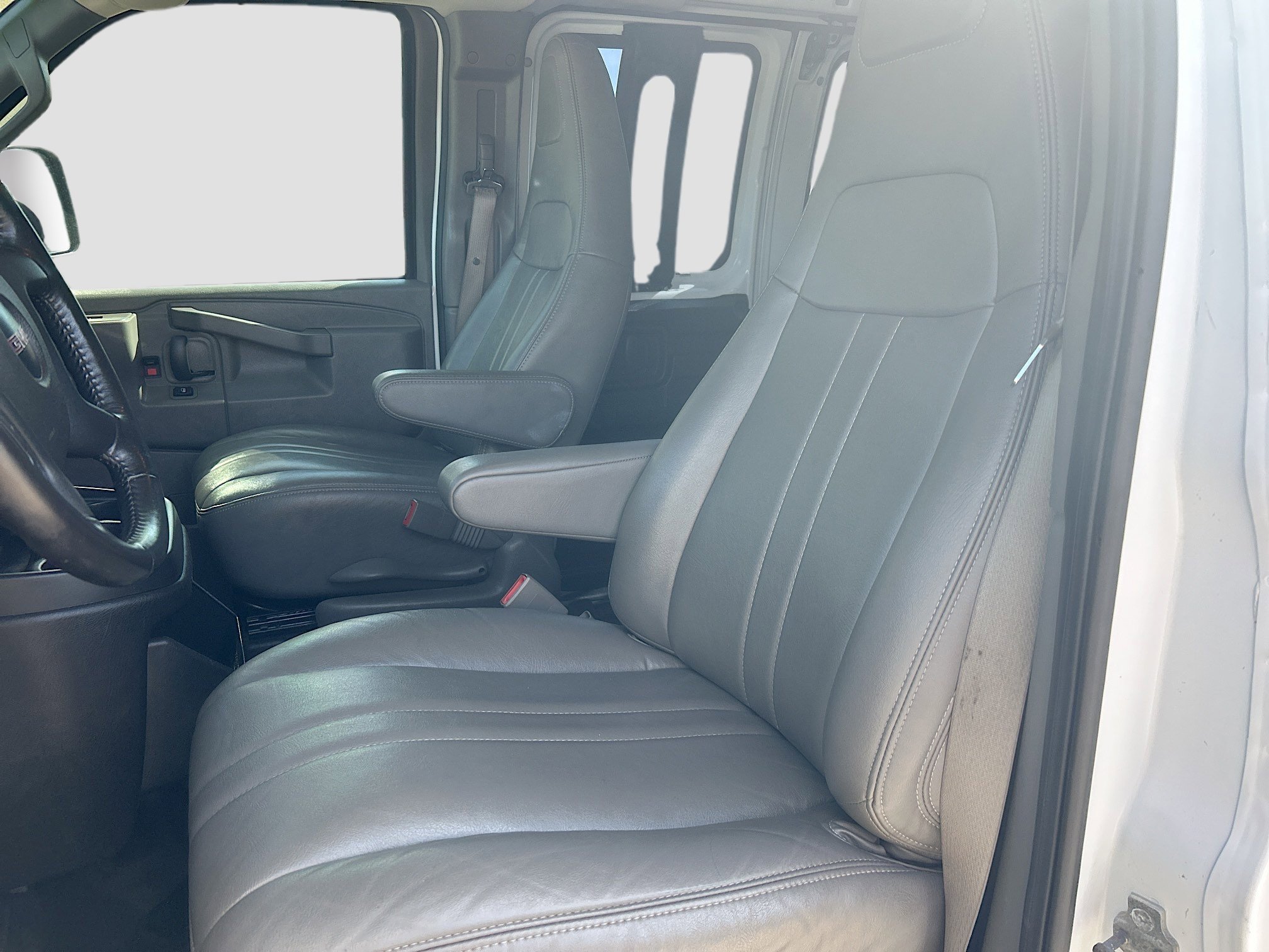 Used 2021 GMC Savana 2500 w/ Driver Convenience Package RWD image 19