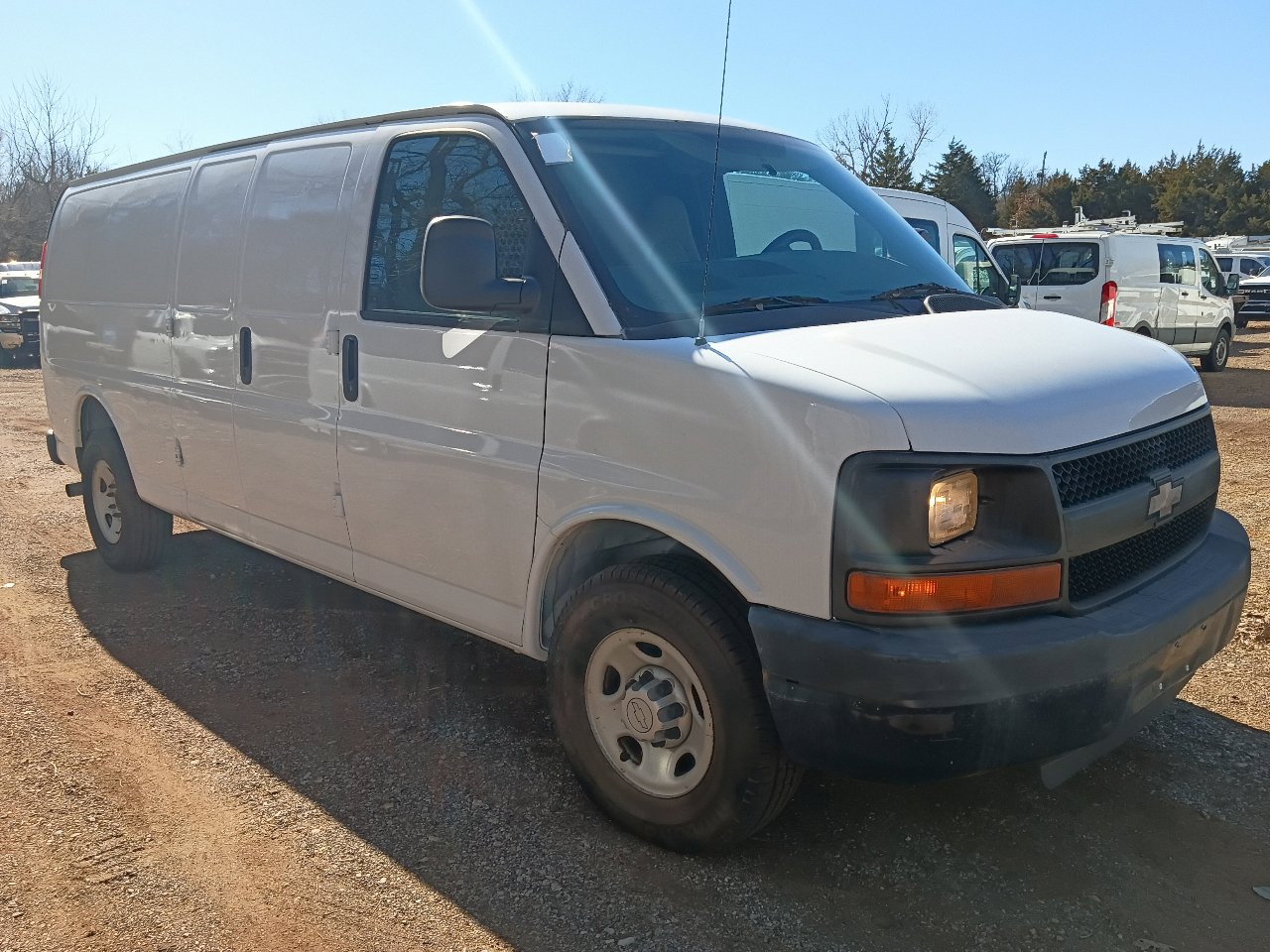 Used 2010 Chevrolet Express 2500 Extended image 3
