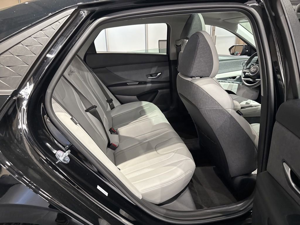 New 2026 Hyundai Elantra Limited FWD image 23